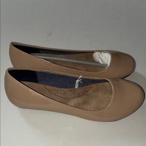 NEW Dr. Scholl’s Beige Friendly Patent Flats 6.5
